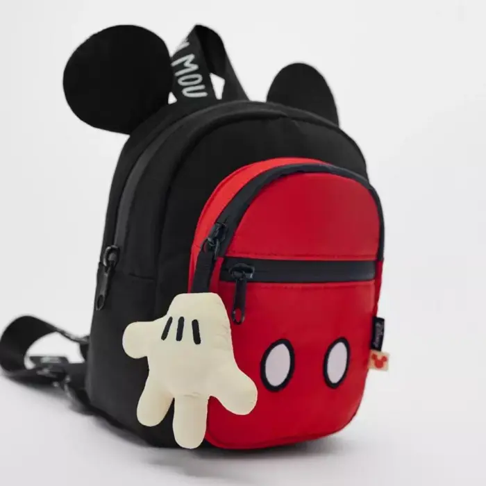 Mochila con diseño de Mickey y Minnie Mouse