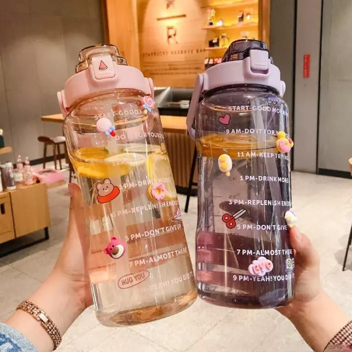Botella deportiva de 2 litros con pajita - Imagen 3